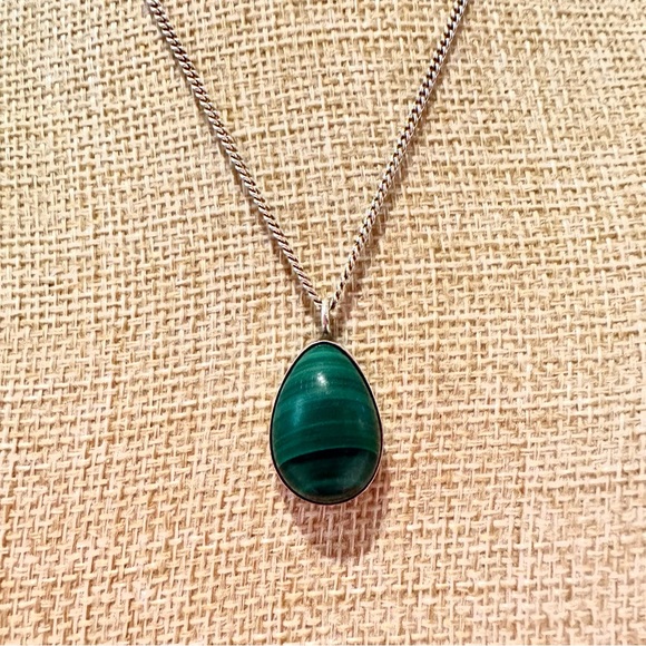 Sterling silver malachite pendant teardrop shape on a Sterling .925 chain - Picture 3 of 14